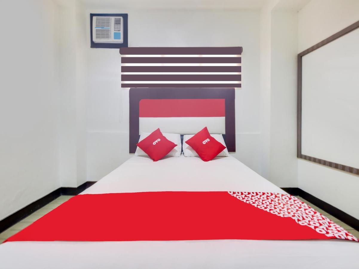 מנילה Oyo 895 Golden Majestic Pension Inn מראה חיצוני תמונה