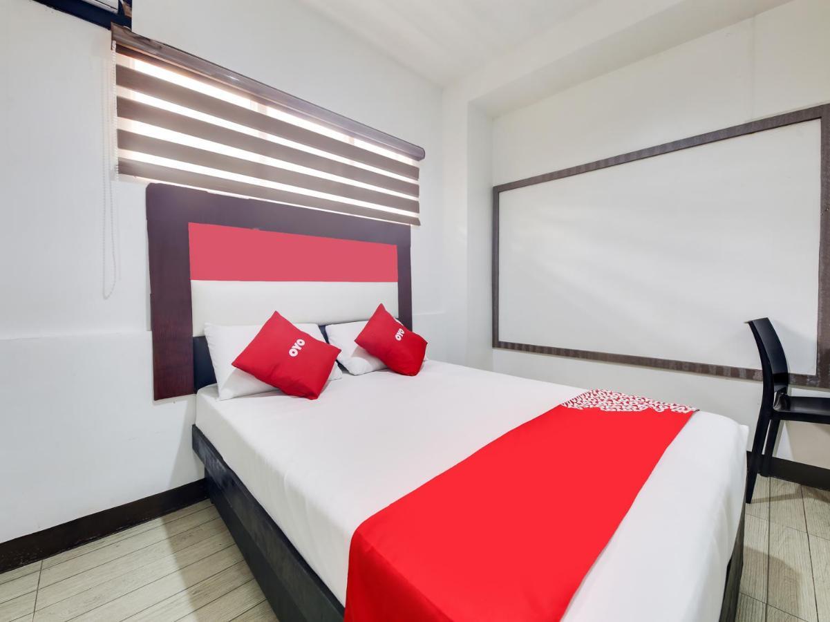 מנילה Oyo 895 Golden Majestic Pension Inn מראה חיצוני תמונה