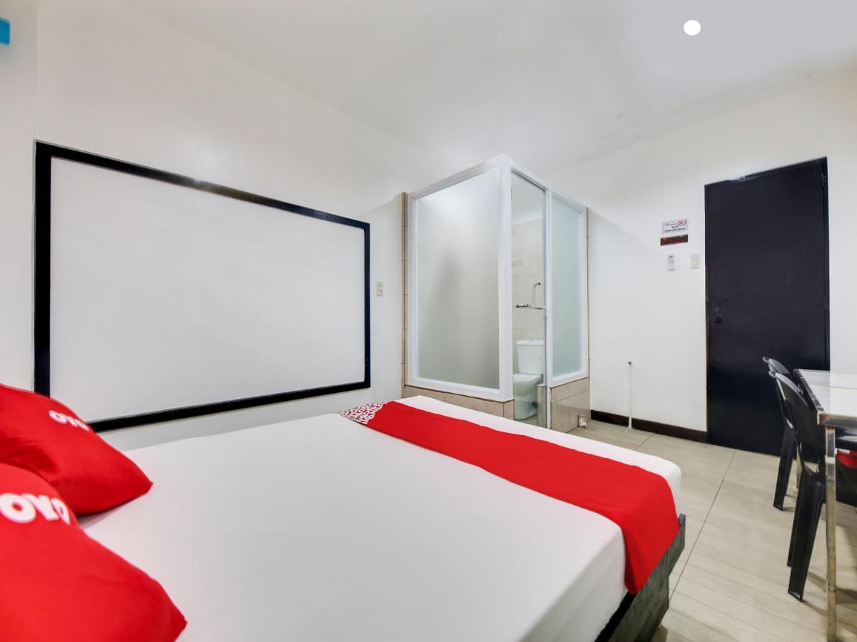 מנילה Oyo 895 Golden Majestic Pension Inn מראה חיצוני תמונה