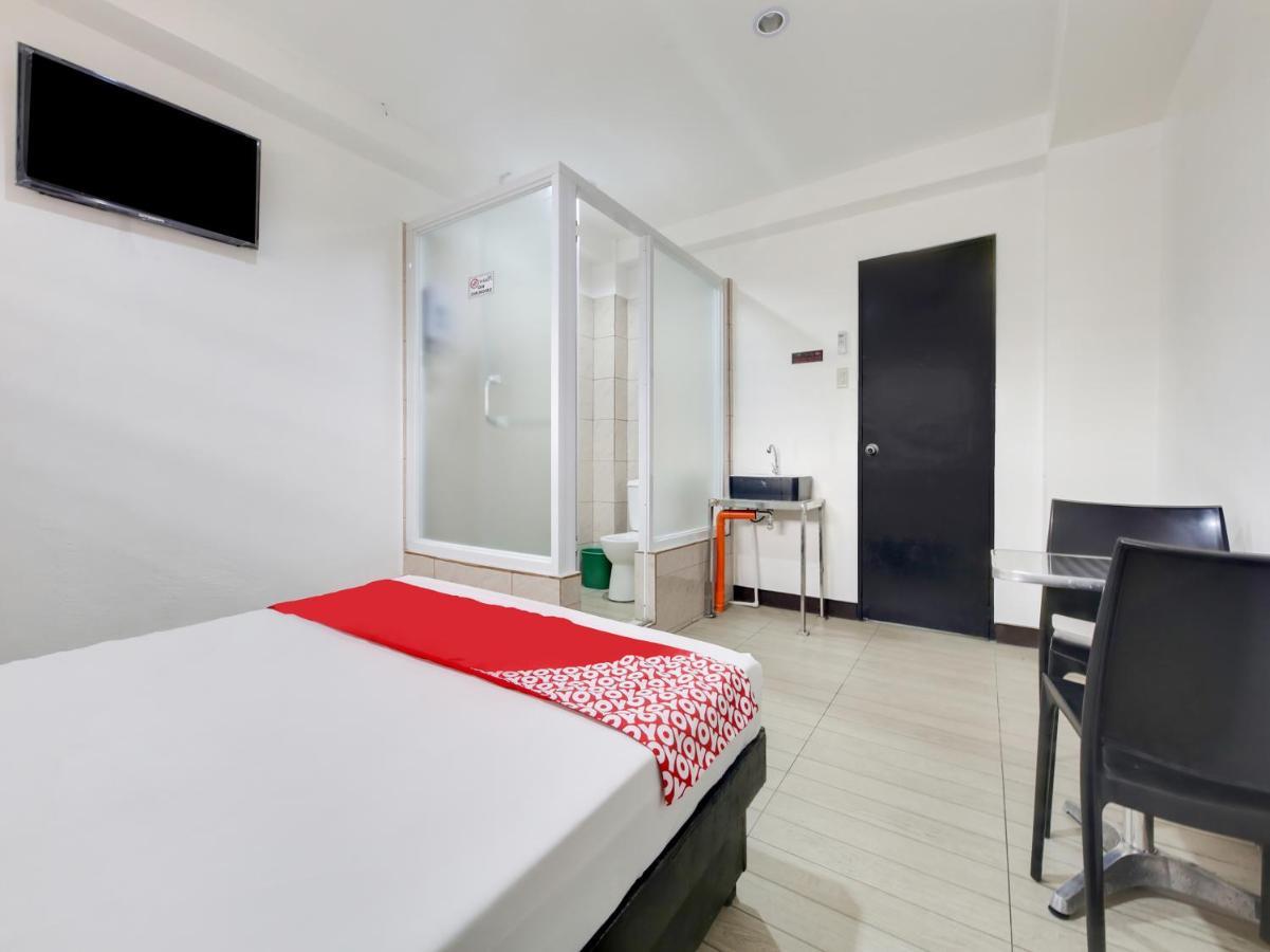 מנילה Oyo 895 Golden Majestic Pension Inn מראה חיצוני תמונה