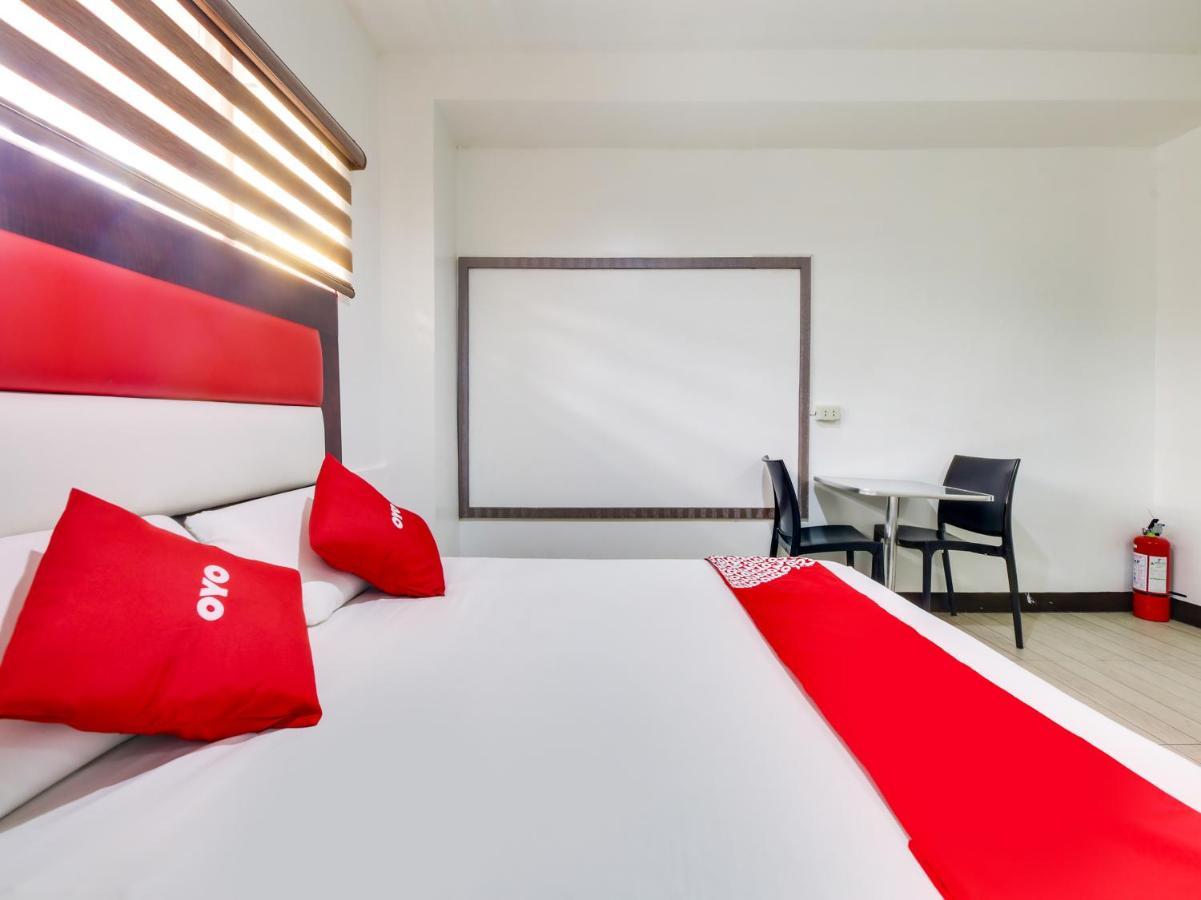 מנילה Oyo 895 Golden Majestic Pension Inn מראה חיצוני תמונה