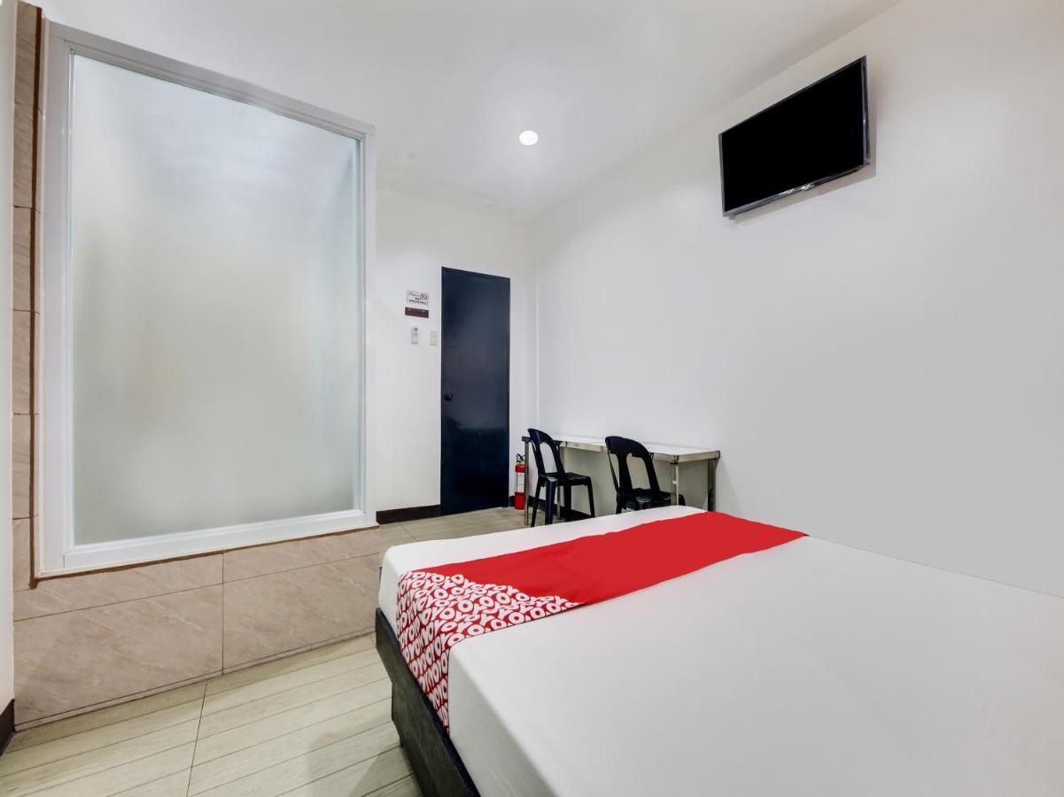 מנילה Oyo 895 Golden Majestic Pension Inn מראה חיצוני תמונה