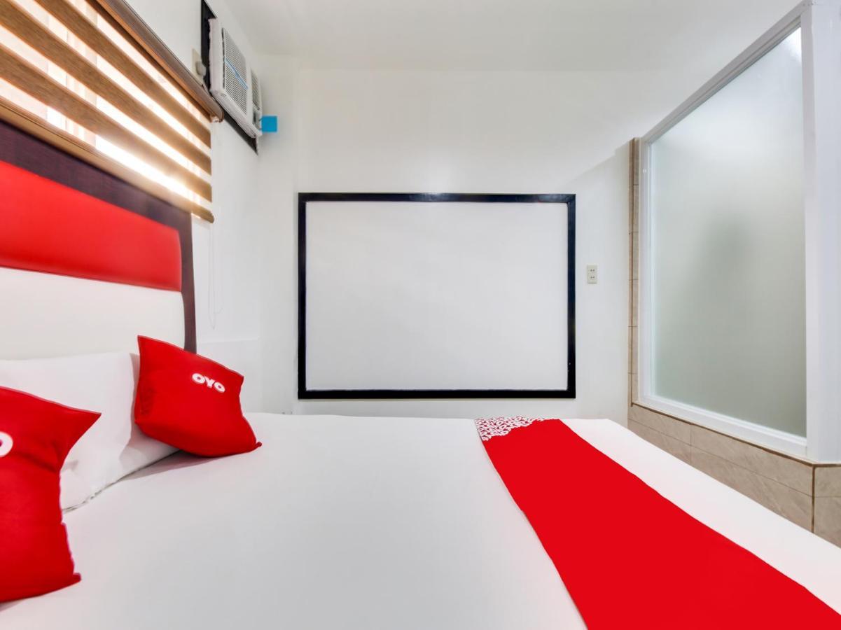 מנילה Oyo 895 Golden Majestic Pension Inn מראה חיצוני תמונה